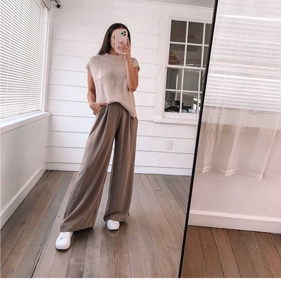 Sleeveless mock neck cap sleeve sweater in color apricot - Picture 3 of 4